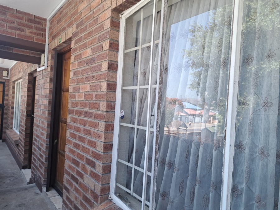 1 Bedroom Property for Sale in Rustenburg Central North West